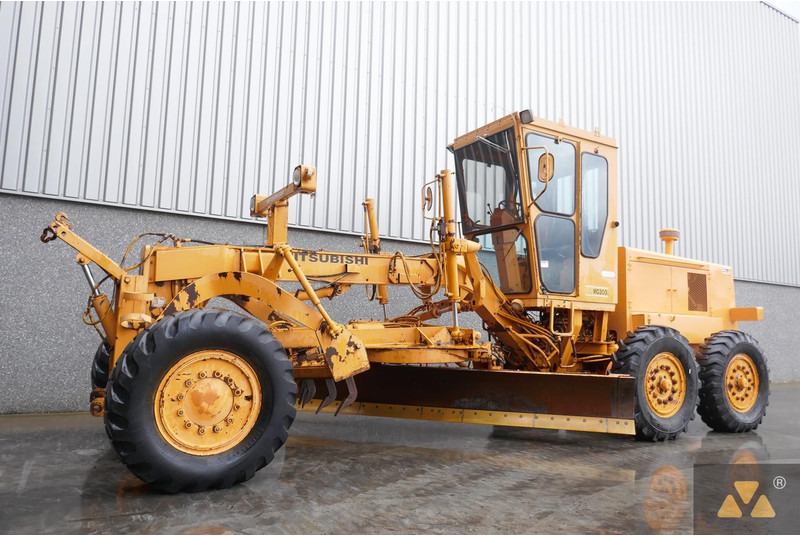 Mitsubishi MG300 - Grejder: slika Mitsubishi MG300 - Grejder Mitsubishi MG300 - Grejder: slika Mitsubishi MG300 - Grejder