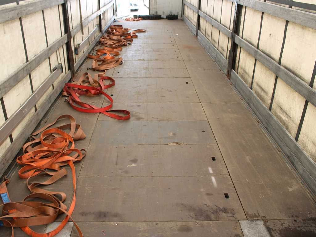 Poluprikolica s ceradom Schwarzmüller SPA 3/E, LIFTING AXLE, MULDA, SAF, MULTILOCK: slika Poluprikolica s ceradom Schwarzmüller SPA 3/E, LIFTING AXLE, MULDA, SAF, MULTILOCK