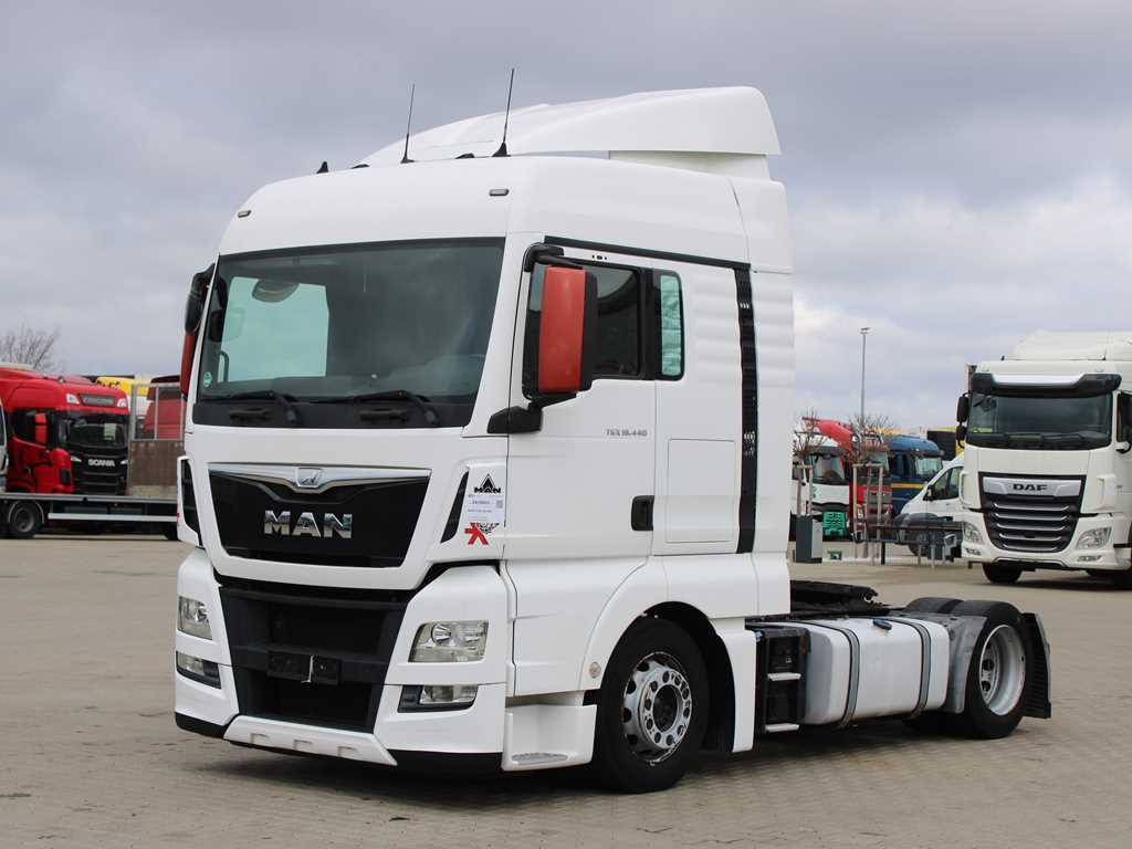 MAN TGX 18.440, LOW DECK, EURO 6 - Tegljač: slika  MAN TGX 18.440, LOW DECK, EURO 6 - Tegljač MAN TGX 18.440, LOW DECK, EURO 6 - Tegljač: slika  MAN TGX 18.440, LOW DECK, EURO 6 - Tegljač