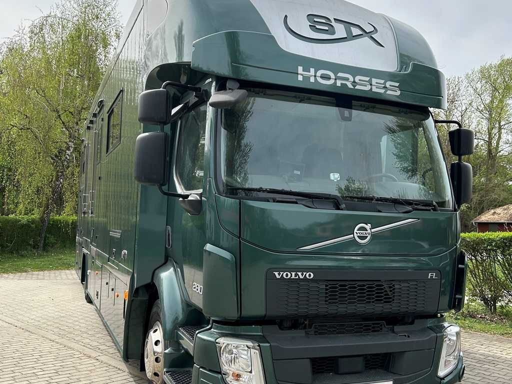 Volvo STX FL, 6 PEOPLE, 5 HORSES, CAMERA, 2X TAIL LIFT - Kamion za prijevoz konja: slika Volvo STX FL, 6 PEOPLE, 5 HORSES, CAMERA, 2X TAIL LIFT - Kamion za prijevoz konja Volvo STX FL, 6 PEOPLE, 5 HORSES, CAMERA, 2X TAIL LIFT - Kamion za prijevoz konja: slika Volvo STX FL, 6 PEOPLE, 5 HORSES, CAMERA, 2X TAIL LIFT - Kamion za prijevoz konja