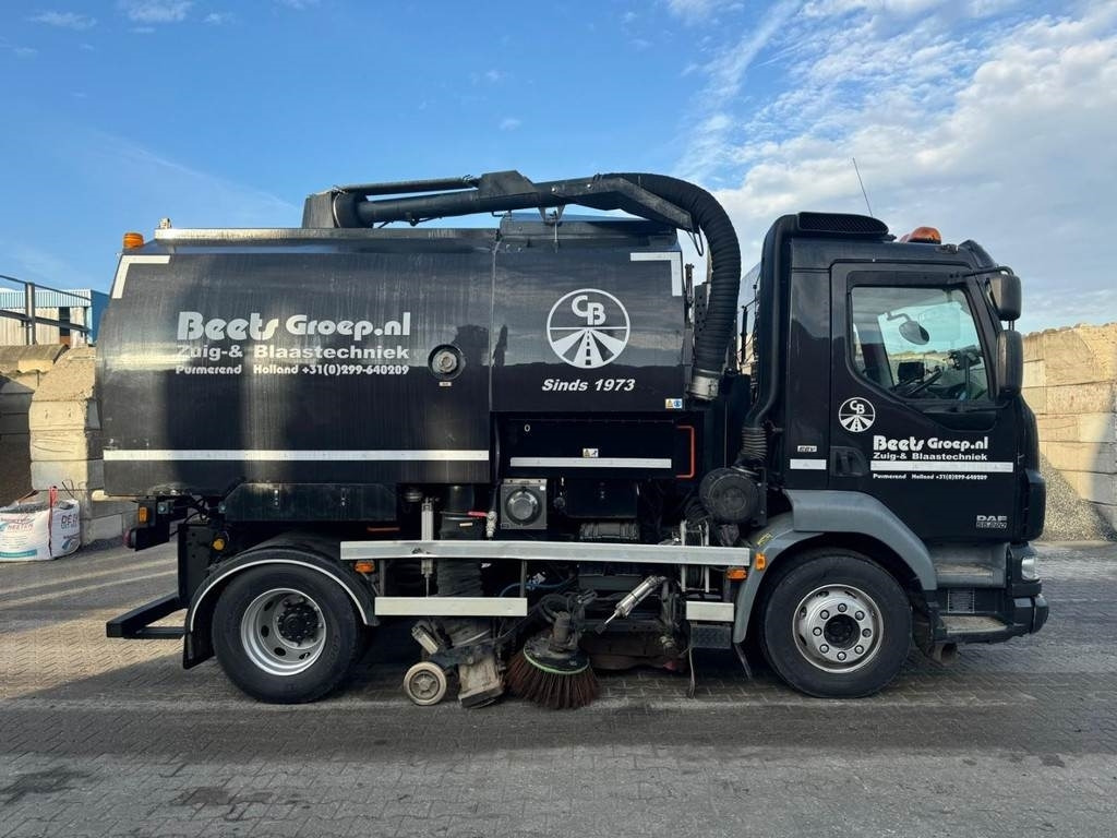 DAF FA LF55 - Cestovna čistilica: slika DAF FA LF55 - Cestovna čistilica DAF FA LF55 - Cestovna čistilica: slika DAF FA LF55 - Cestovna čistilica