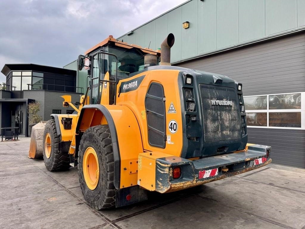 Hyundai HL960A - Utovarivač na kotačima: slika Hyundai HL960A - Utovarivač na kotačima Hyundai HL960A - Utovarivač na kotačima: slika Hyundai HL960A - Utovarivač na kotačima