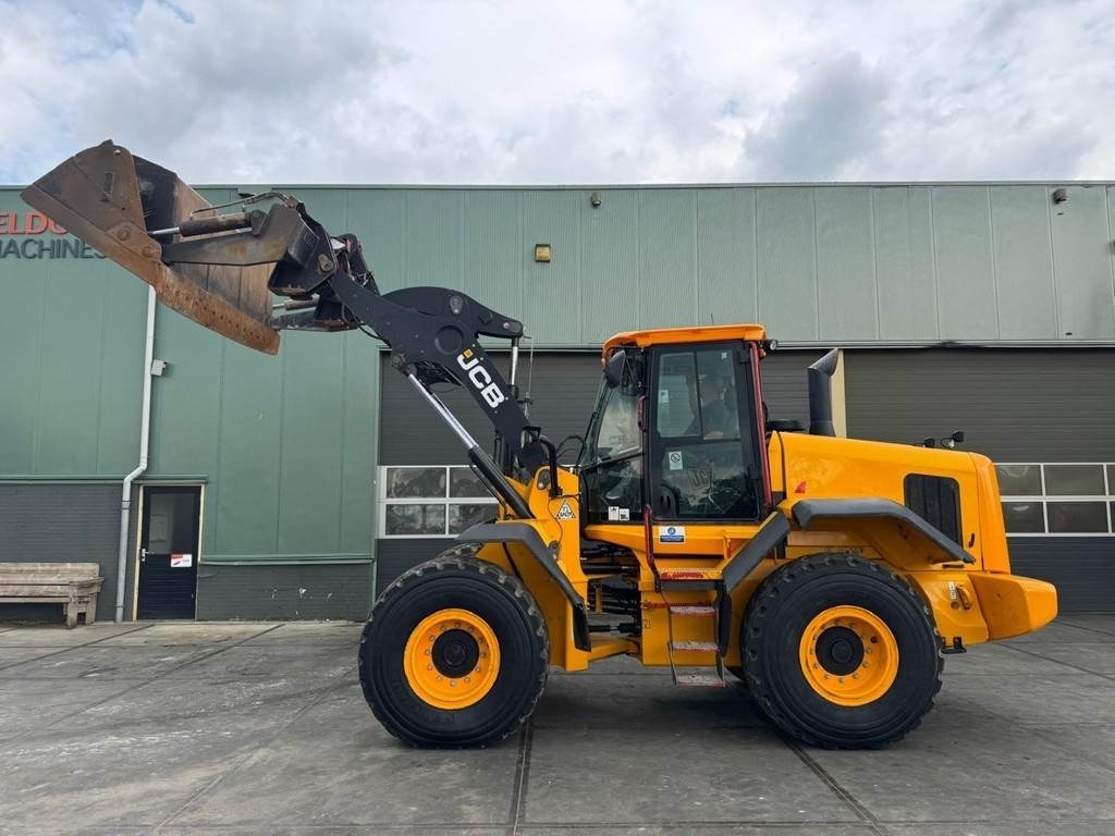 Utovarivač na kotačima JCB 427 ZX: slika Utovarivač na kotačima JCB 427 ZX