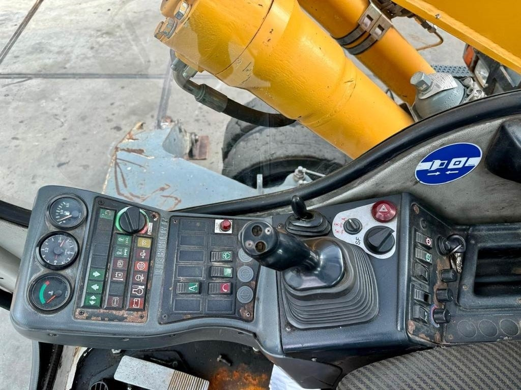 Stroj za rukovanje otpadom Liebherr A 316: slika Stroj za rukovanje otpadom Liebherr A 316