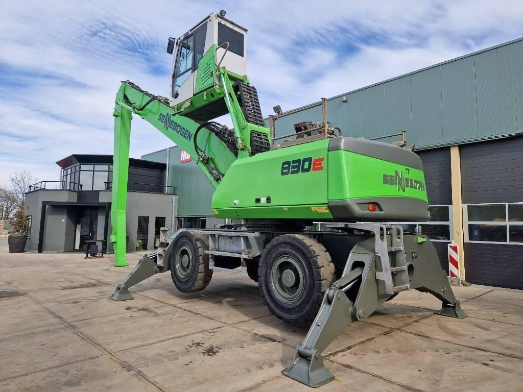 Sennebogen 830M E HD - Stroj za rukovanje otpadom: slika Sennebogen 830M E HD - Stroj za rukovanje otpadom Sennebogen 830M E HD - Stroj za rukovanje otpadom: slika Sennebogen 830M E HD - Stroj za rukovanje otpadom