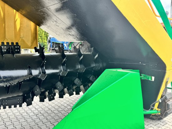 Backhus A63 - Kombajn za šećernu repu: slika Backhus A63 - Kombajn za šećernu repu Backhus A63 - Kombajn za šećernu repu: slika Backhus A63 - Kombajn za šećernu repu