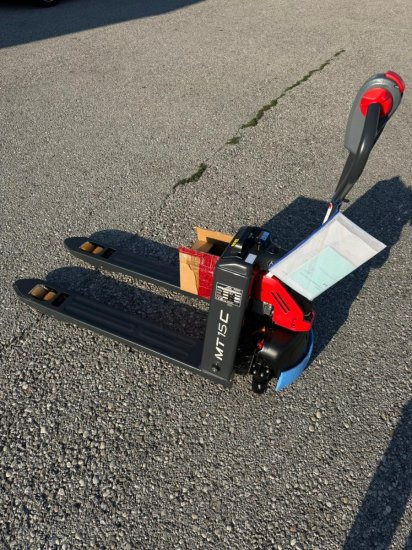 Linde Niederhubwagen MT15C - Paletni viličar: slika Linde Niederhubwagen MT15C - Paletni viličar Linde Niederhubwagen MT15C - Paletni viličar: slika Linde Niederhubwagen MT15C - Paletni viličar