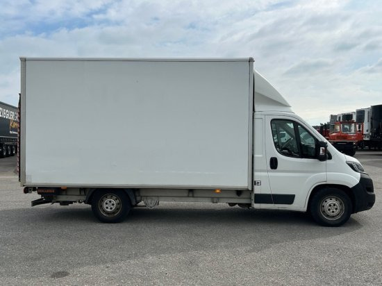 Peugeot Boxer, Koffer mit Hebebühne/LBW - Dostavno vozilo sa zatvorenim sandukom: slika Peugeot Boxer, Koffer mit Hebebühne/LBW - Dostavno vozilo sa zatvorenim sandukom Peugeot Boxer, Koffer mit Hebebühne/LBW - Dostavno vozilo sa zatvorenim sandukom: slika Peugeot Boxer, Koffer mit Hebebühne/LBW - Dostavno vozilo sa zatvorenim sandukom