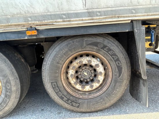 Izotermna poluprikolica Schmitz SCB S3B, Rohrbahnen, Fleischbahnen, Schmitz Aggregat  Liftachse: slika Izotermna poluprikolica Schmitz SCB S3B, Rohrbahnen, Fleischbahnen, Schmitz Aggregat  Liftachse