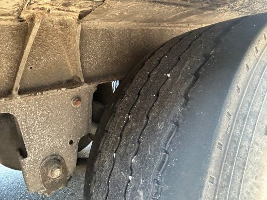 Izotermna poluprikolica Schmitz SCB S3B, Rohrbahnen, Fleischbahnen, Schmitz Aggregat  Liftachse: slika Izotermna poluprikolica Schmitz SCB S3B, Rohrbahnen, Fleischbahnen, Schmitz Aggregat  Liftachse