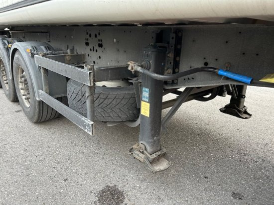 Kiper poluprikolica Schmitz SGF S3 Alu Kippmulde 36,5 m³, Liftachse, Hardoxboden, Rollplane, Podest: slika Kiper poluprikolica Schmitz SGF S3 Alu Kippmulde 36,5 m³, Liftachse, Hardoxboden, Rollplane, Podest Kiper poluprikolica Schmitz SGF S3 Alu Kippmulde 36,5 m³, Liftachse, Hardoxboden, Rollplane, Podest: slika Kiper poluprikolica Schmitz SGF S3 Alu Kippmulde 36,5 m³, Liftachse, Hardoxboden, Rollplane, Podest