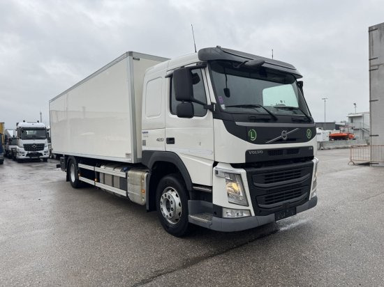 Volvo FM 420, Schlafkabine Koffer mit Ladebordwand - Kamion sandučar: slika Volvo FM 420, Schlafkabine Koffer mit Ladebordwand - Kamion sandučar Volvo FM 420, Schlafkabine Koffer mit Ladebordwand - Kamion sandučar: slika Volvo FM 420, Schlafkabine Koffer mit Ladebordwand - Kamion sandučar