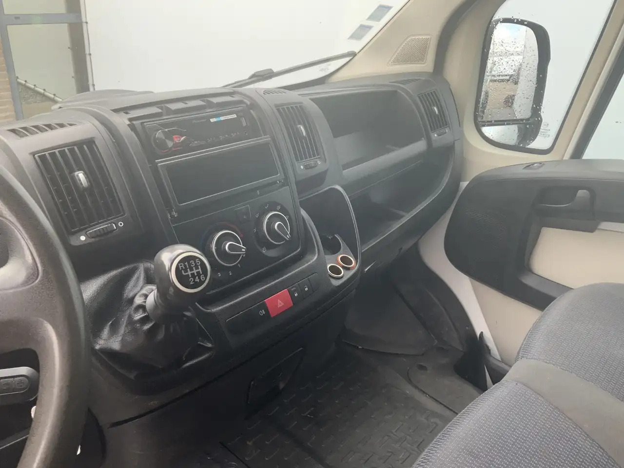 Citroen Jumper 35 2.2 HDI L4H3 Maxi (motor lampje brand !!) Airco - Furgon: slika Citroen Jumper 35 2.2 HDI L4H3 Maxi (motor lampje brand !!) Airco - Furgon Citroen Jumper 35 2.2 HDI L4H3 Maxi (motor lampje brand !!) Airco - Furgon: slika Citroen Jumper 35 2.2 HDI L4H3 Maxi (motor lampje brand !!) Airco - Furgon