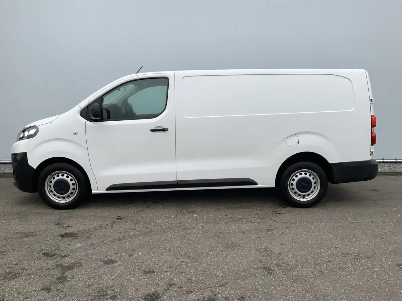 Citroen Jumpy 2.0 BlueHDI 120 XL Club Airco Cruise Navi 3 Zits E - Mali kombi: slika Citroen Jumpy 2.0 BlueHDI 120 XL Club Airco Cruise Navi 3 Zits E - Mali kombi Citroen Jumpy 2.0 BlueHDI 120 XL Club Airco Cruise Navi 3 Zits E - Mali kombi: slika Citroen Jumpy 2.0 BlueHDI 120 XL Club Airco Cruise Navi 3 Zits E - Mali kombi