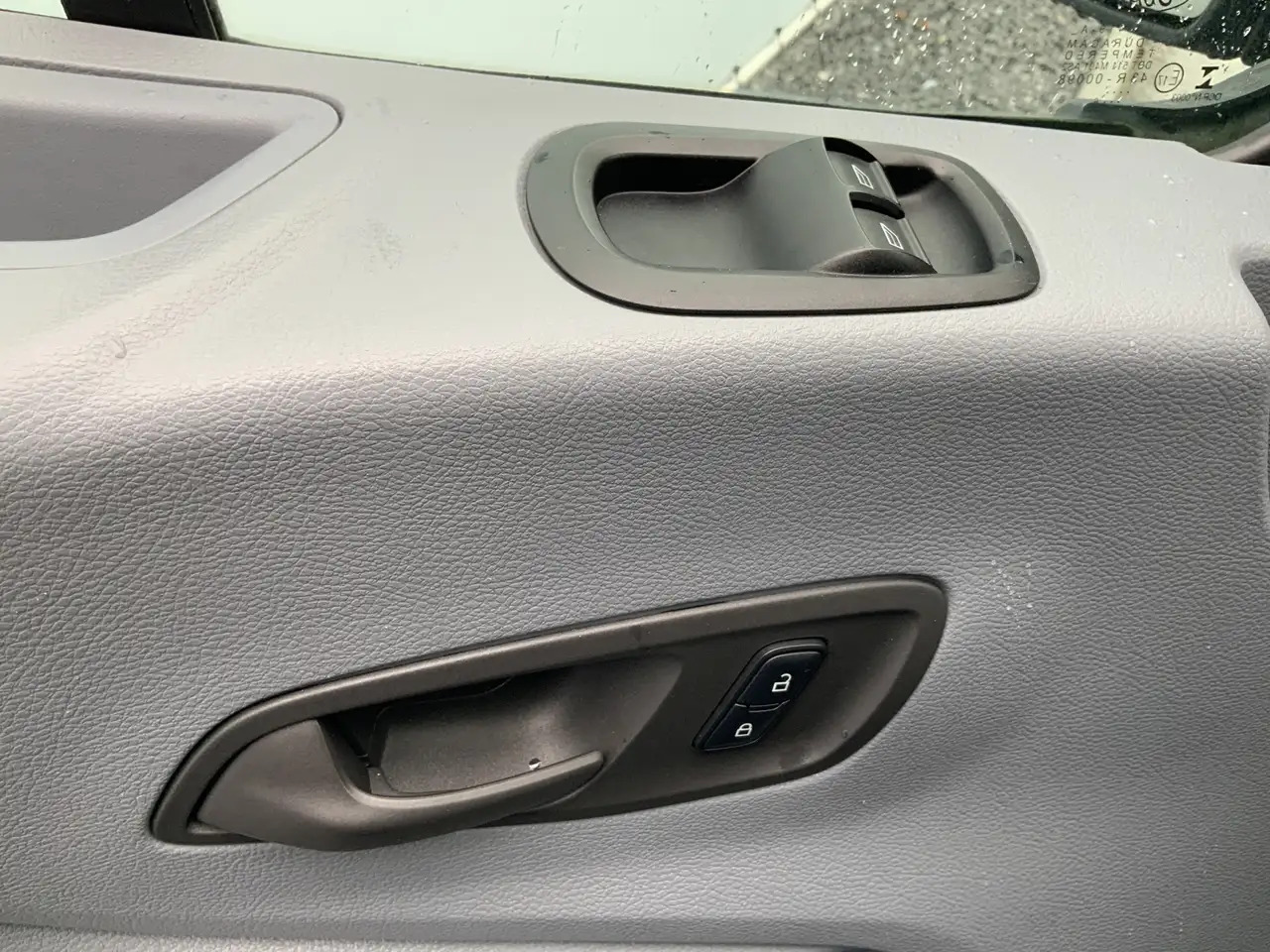 Ford Transit 330 2.2 TDCI L3H3 Ambiente Airco 3 Zits Euro 5 - Furgon: slika Ford Transit 330 2.2 TDCI L3H3 Ambiente Airco 3 Zits Euro 5 - Furgon Ford Transit 330 2.2 TDCI L3H3 Ambiente Airco 3 Zits Euro 5 - Furgon: slika Ford Transit 330 2.2 TDCI L3H3 Ambiente Airco 3 Zits Euro 5 - Furgon