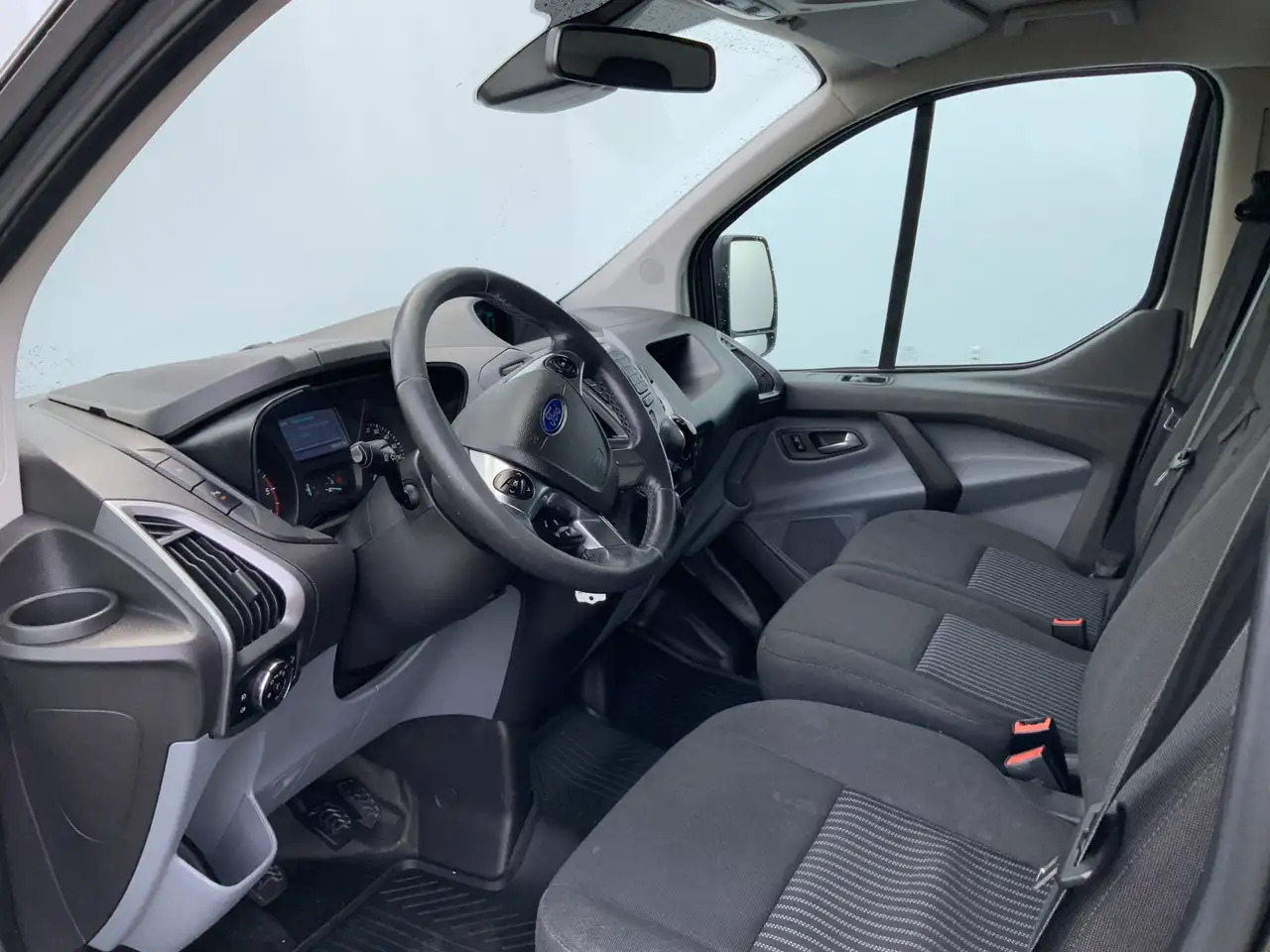 Ford Transit Custom 270 2.2 TDCI L1H1 Trend Airco Camera Cruise Dakdra - Furgon: slika Ford Transit Custom 270 2.2 TDCI L1H1 Trend Airco Camera Cruise Dakdra - Furgon Ford Transit Custom 270 2.2 TDCI L1H1 Trend Airco Camera Cruise Dakdra - Furgon: slika Ford Transit Custom 270 2.2 TDCI L1H1 Trend Airco Camera Cruise Dakdra - Furgon