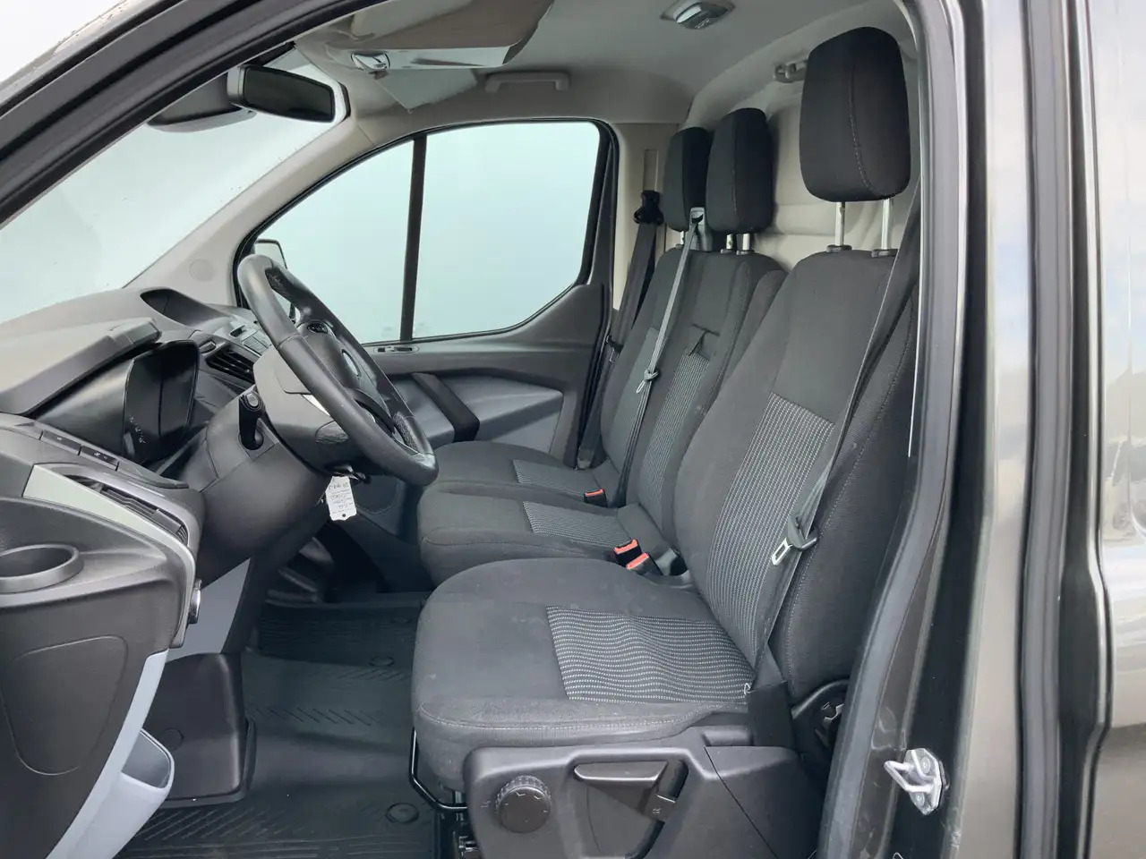 Ford Transit Custom 270 2.2 TDCI L1H1 Trend Airco Camera Cruise Dakdra - Furgon: slika Ford Transit Custom 270 2.2 TDCI L1H1 Trend Airco Camera Cruise Dakdra - Furgon Ford Transit Custom 270 2.2 TDCI L1H1 Trend Airco Camera Cruise Dakdra - Furgon: slika Ford Transit Custom 270 2.2 TDCI L1H1 Trend Airco Camera Cruise Dakdra - Furgon
