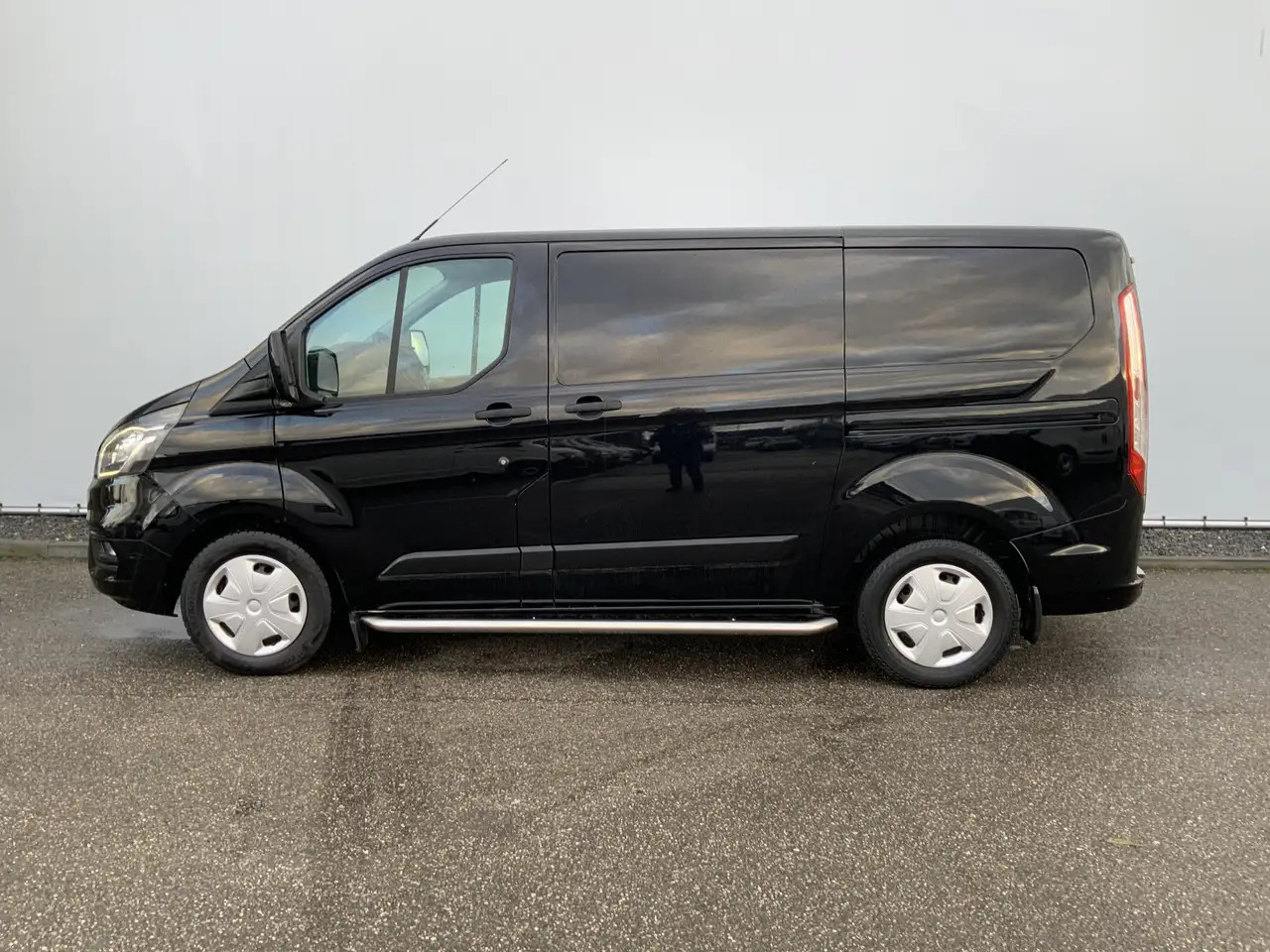 Ford Transit Custom 280 2.0 TDCI L1H1 Automaat Dub Schuifdeur Side Bar - Furgon: slika Ford Transit Custom 280 2.0 TDCI L1H1 Automaat Dub Schuifdeur Side Bar - Furgon Ford Transit Custom 280 2.0 TDCI L1H1 Automaat Dub Schuifdeur Side Bar - Furgon: slika Ford Transit Custom 280 2.0 TDCI L1H1 Automaat Dub Schuifdeur Side Bar - Furgon