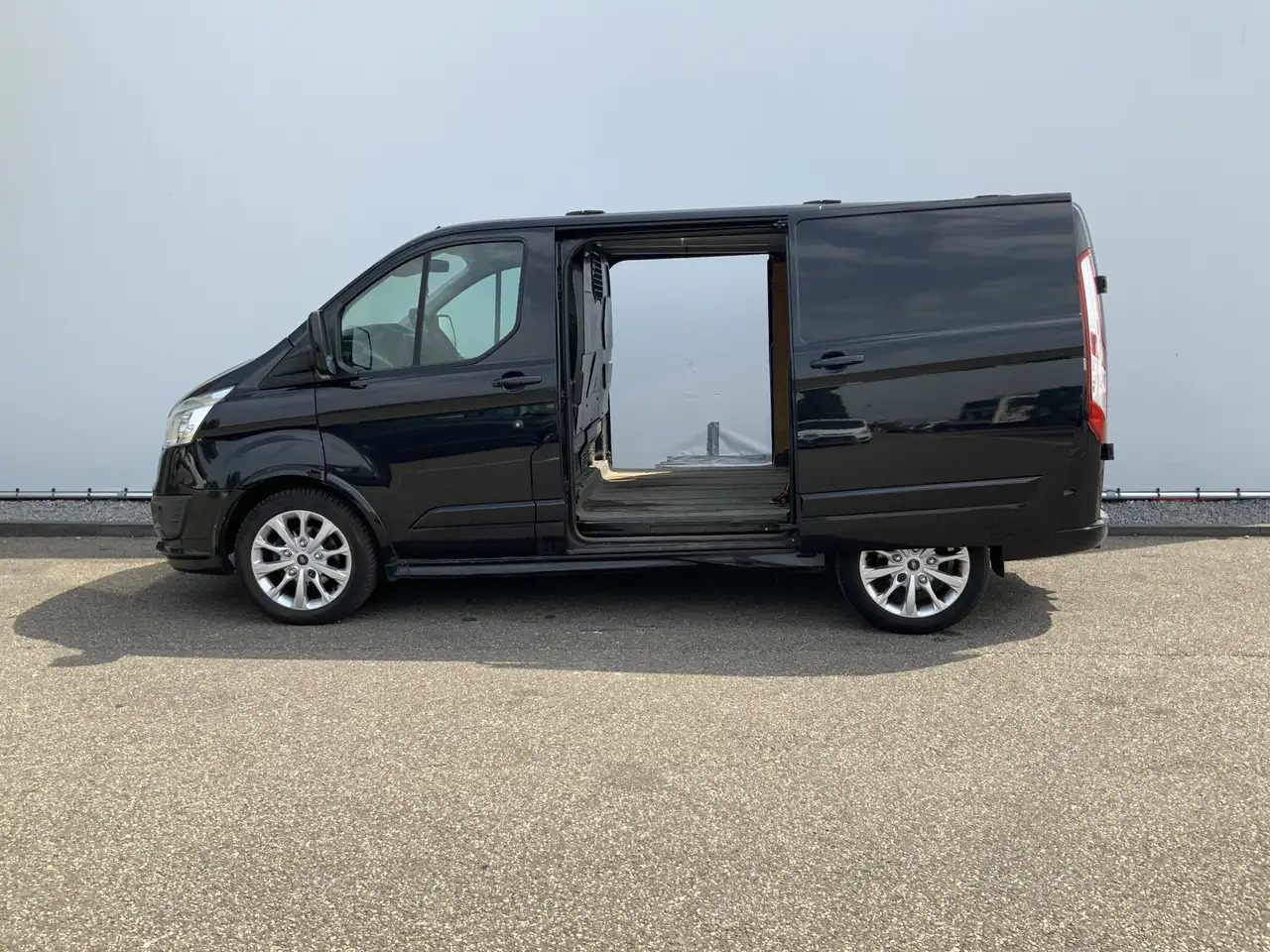 Ford Transit Custom 290 2.2 TDCI L1H1 Sport Airco Cruise 3 Zits Dub Sc - Mali kombi: slika Ford Transit Custom 290 2.2 TDCI L1H1 Sport Airco Cruise 3 Zits Dub Sc - Mali kombi Ford Transit Custom 290 2.2 TDCI L1H1 Sport Airco Cruise 3 Zits Dub Sc - Mali kombi: slika Ford Transit Custom 290 2.2 TDCI L1H1 Sport Airco Cruise 3 Zits Dub Sc - Mali kombi