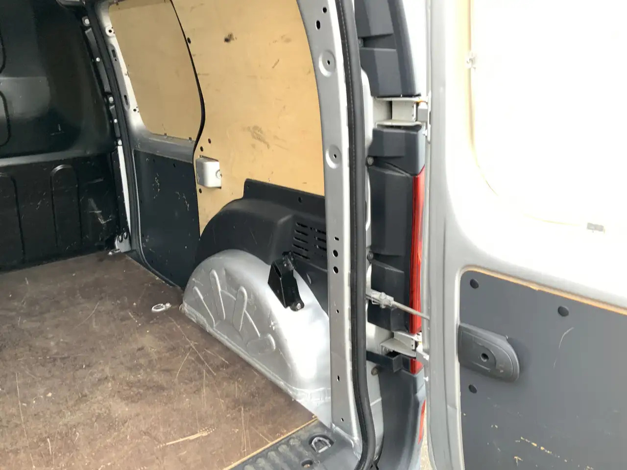 Zakup Mercedes-Benz Citan 109 CDI BlueEFFICIENCY Business Ambition Airco Tre Mercedes-Benz Citan 109 CDI BlueEFFICIENCY Business Ambition Airco Tre: slika Zakup Mercedes-Benz Citan 109 CDI BlueEFFICIENCY Business Ambition Airco Tre Mercedes-Benz Citan 109 CDI BlueEFFICIENCY Business Ambition Airco Tre