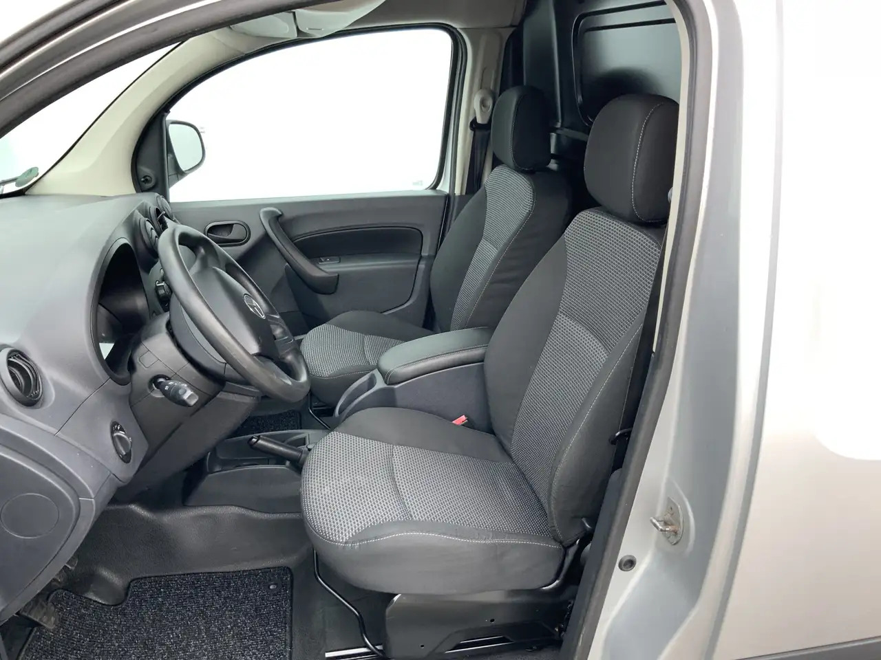 Mercedes-Benz Citan 109 CDI BlueEFFICIENCY Business Ambition Airco Tre - Mali kombi: slika Mercedes-Benz Citan 109 CDI BlueEFFICIENCY Business Ambition Airco Tre - Mali kombi Mercedes-Benz Citan 109 CDI BlueEFFICIENCY Business Ambition Airco Tre - Mali kombi: slika Mercedes-Benz Citan 109 CDI BlueEFFICIENCY Business Ambition Airco Tre - Mali kombi