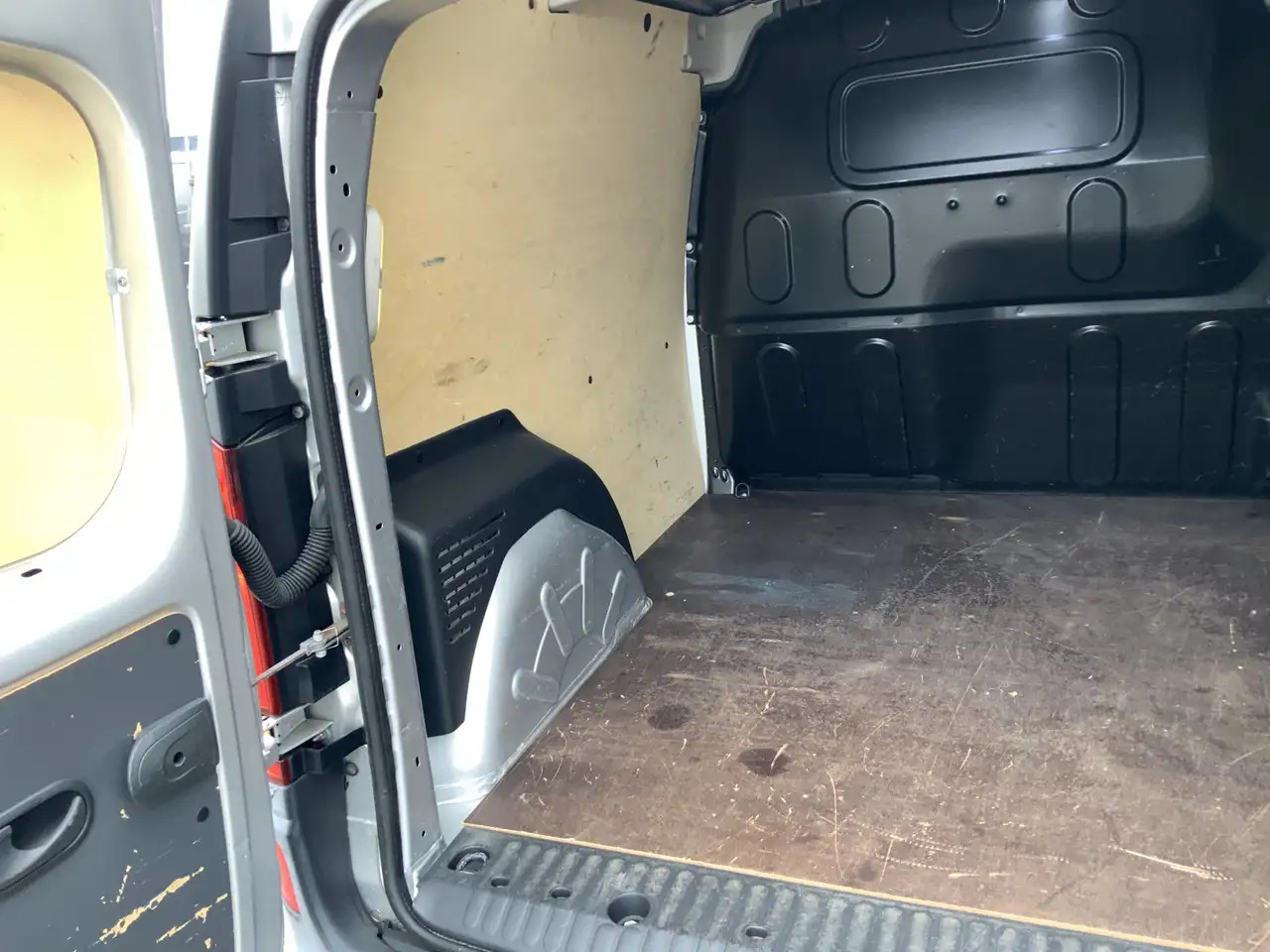 Zakup Mercedes-Benz Citan 109 CDI BlueEFFICIENCY Business Ambition Airco Tre Mercedes-Benz Citan 109 CDI BlueEFFICIENCY Business Ambition Airco Tre: slika Zakup Mercedes-Benz Citan 109 CDI BlueEFFICIENCY Business Ambition Airco Tre Mercedes-Benz Citan 109 CDI BlueEFFICIENCY Business Ambition Airco Tre