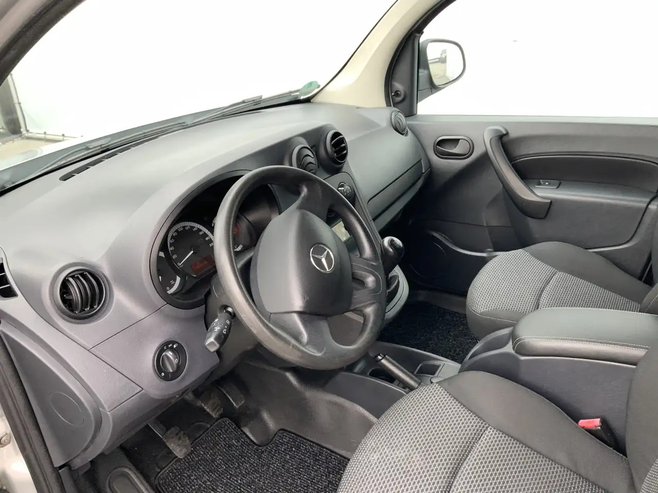 Mercedes-Benz Citan 109 CDI BlueEFFICIENCY Business Ambition Airco Tre - Mali kombi: slika Mercedes-Benz Citan 109 CDI BlueEFFICIENCY Business Ambition Airco Tre - Mali kombi Mercedes-Benz Citan 109 CDI BlueEFFICIENCY Business Ambition Airco Tre - Mali kombi: slika Mercedes-Benz Citan 109 CDI BlueEFFICIENCY Business Ambition Airco Tre - Mali kombi