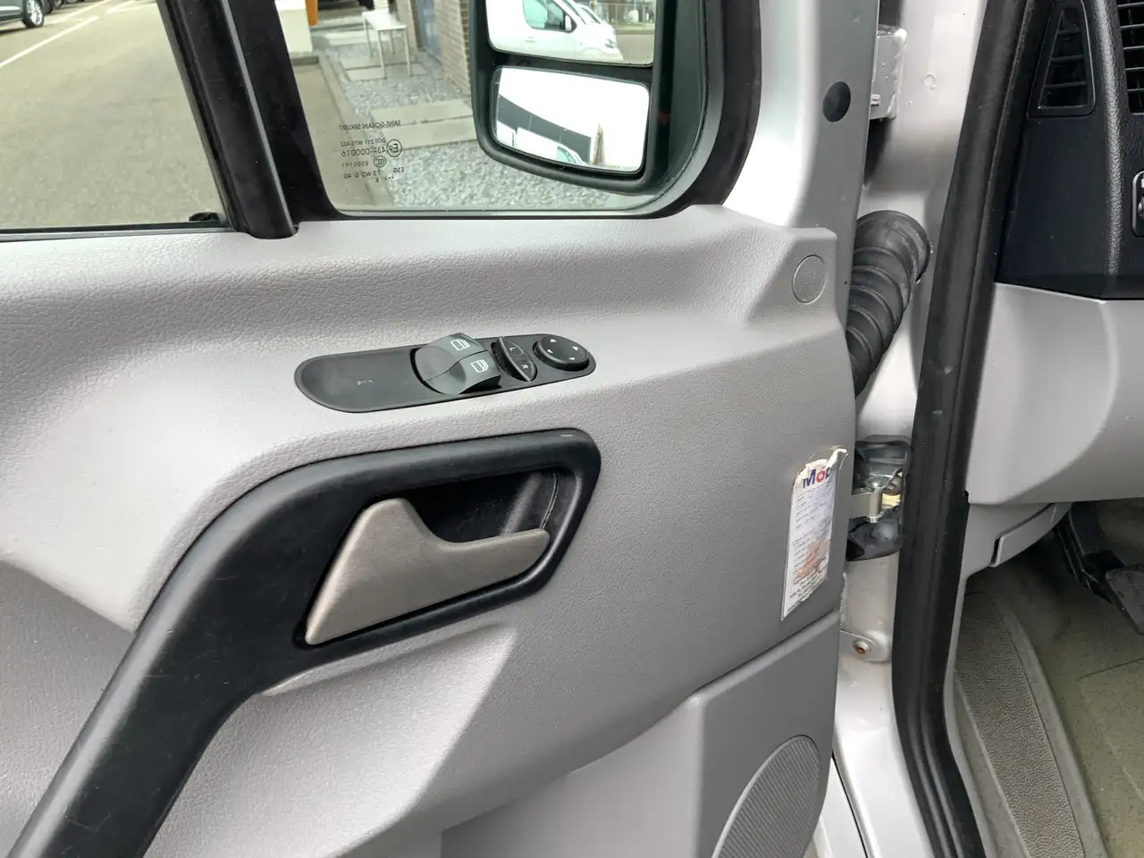 Mercedes-Benz Sprinter 213 2.2 CDI 325 L1H1 Airco Cruise Euro 4 - Furgon: slika Mercedes-Benz Sprinter 213 2.2 CDI 325 L1H1 Airco Cruise Euro 4 - Furgon Mercedes-Benz Sprinter 213 2.2 CDI 325 L1H1 Airco Cruise Euro 4 - Furgon: slika Mercedes-Benz Sprinter 213 2.2 CDI 325 L1H1 Airco Cruise Euro 4 - Furgon