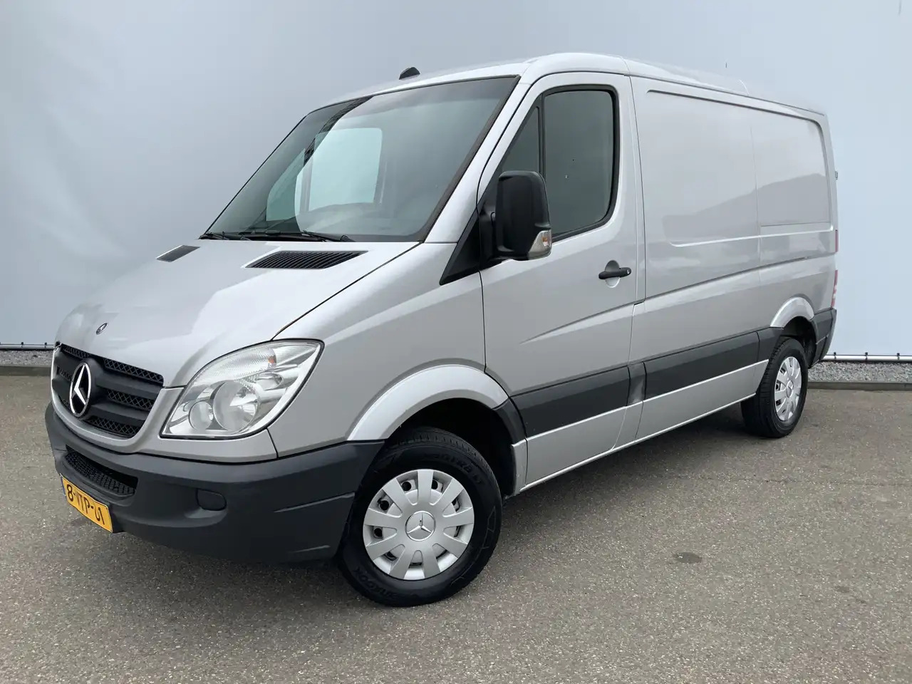Mercedes-Benz Sprinter 213 2.2 CDI 325 L1H1 Airco Cruise Euro 4 - Furgon: slika Mercedes-Benz Sprinter 213 2.2 CDI 325 L1H1 Airco Cruise Euro 4 - Furgon Mercedes-Benz Sprinter 213 2.2 CDI 325 L1H1 Airco Cruise Euro 4 - Furgon: slika Mercedes-Benz Sprinter 213 2.2 CDI 325 L1H1 Airco Cruise Euro 4 - Furgon