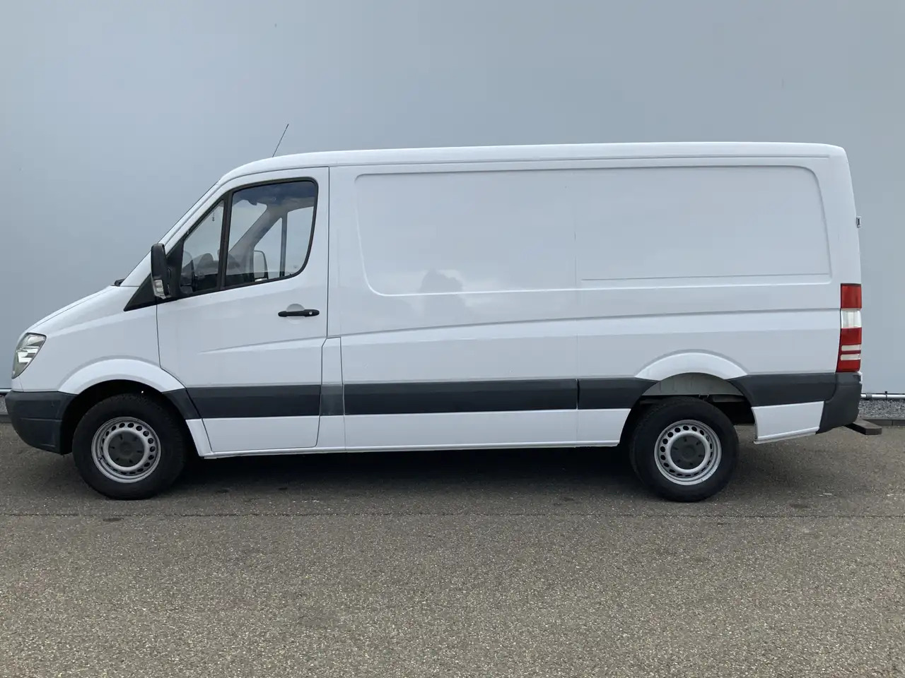 Mercedes-Benz Sprinter 311 2.2 CDI 366 L2 H1 Automaat Trekhaak 2800 kg 3 - Furgon: slika Mercedes-Benz Sprinter 311 2.2 CDI 366 L2 H1 Automaat Trekhaak 2800 kg 3 - Furgon Mercedes-Benz Sprinter 311 2.2 CDI 366 L2 H1 Automaat Trekhaak 2800 kg 3 - Furgon: slika Mercedes-Benz Sprinter 311 2.2 CDI 366 L2 H1 Automaat Trekhaak 2800 kg 3 - Furgon