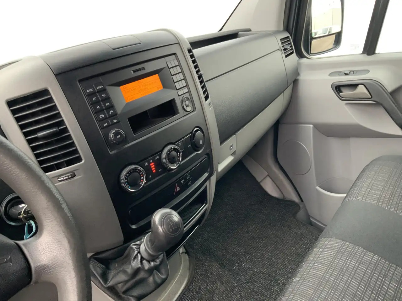Mercedes-Benz Sprinter 311 2.2 CDI 366 L2H1 Airco 3 Zits Opstap& Trekhaak - Furgon: slika Mercedes-Benz Sprinter 311 2.2 CDI 366 L2H1 Airco 3 Zits Opstap& Trekhaak - Furgon Mercedes-Benz Sprinter 311 2.2 CDI 366 L2H1 Airco 3 Zits Opstap& Trekhaak - Furgon: slika Mercedes-Benz Sprinter 311 2.2 CDI 366 L2H1 Airco 3 Zits Opstap& Trekhaak - Furgon