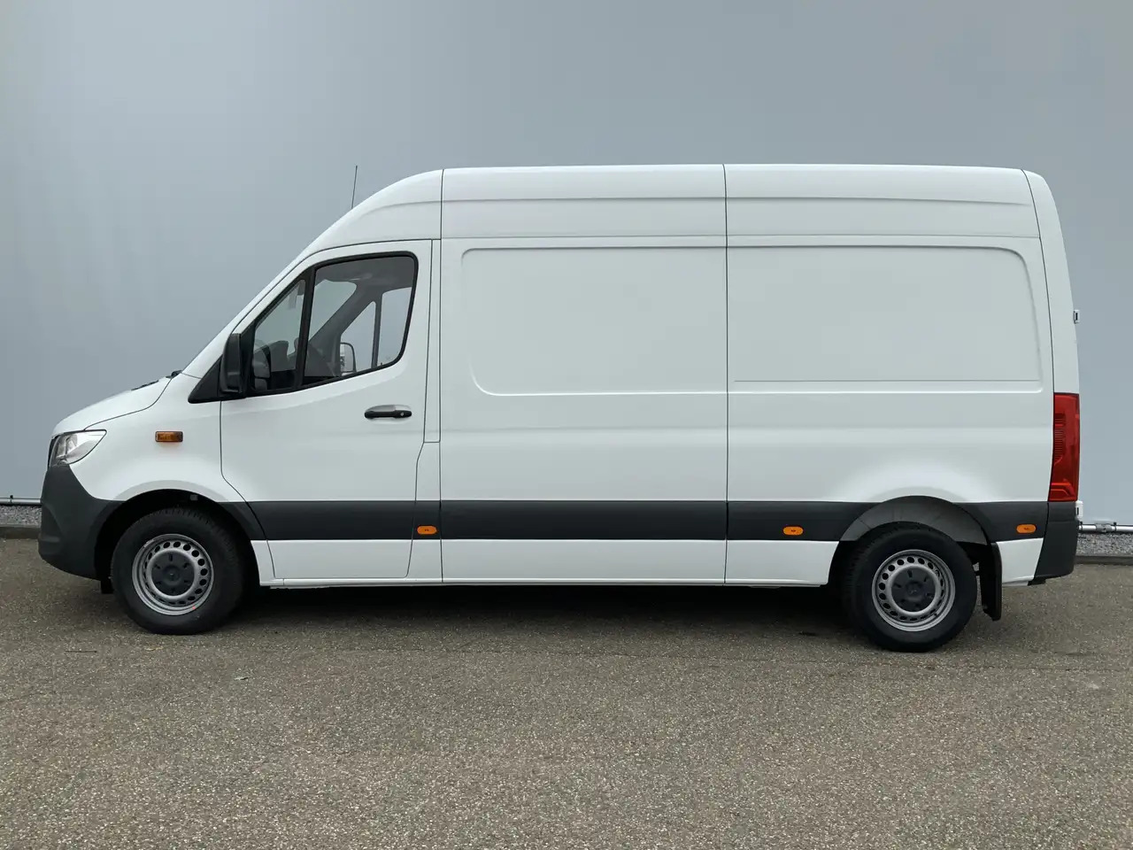 Mercedes-Benz Sprinter 314 2.2 CDI L2H2 Airco Camera Navi 3 Zits MBUX Sch - Furgon: slika Mercedes-Benz Sprinter 314 2.2 CDI L2H2 Airco Camera Navi 3 Zits MBUX Sch - Furgon Mercedes-Benz Sprinter 314 2.2 CDI L2H2 Airco Camera Navi 3 Zits MBUX Sch - Furgon: slika Mercedes-Benz Sprinter 314 2.2 CDI L2H2 Airco Camera Navi 3 Zits MBUX Sch - Furgon