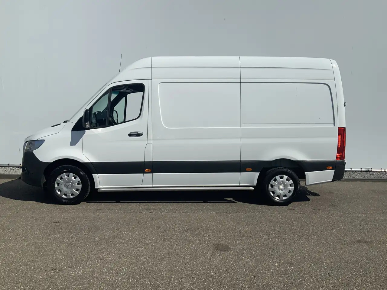 Mercedes-Benz Sprinter 316 2.2 CDI L2H2 DC Automaat Cruise Airco 3 Zits W - Furgon: slika Mercedes-Benz Sprinter 316 2.2 CDI L2H2 DC Automaat Cruise Airco 3 Zits W - Furgon Mercedes-Benz Sprinter 316 2.2 CDI L2H2 DC Automaat Cruise Airco 3 Zits W - Furgon: slika Mercedes-Benz Sprinter 316 2.2 CDI L2H2 DC Automaat Cruise Airco 3 Zits W - Furgon