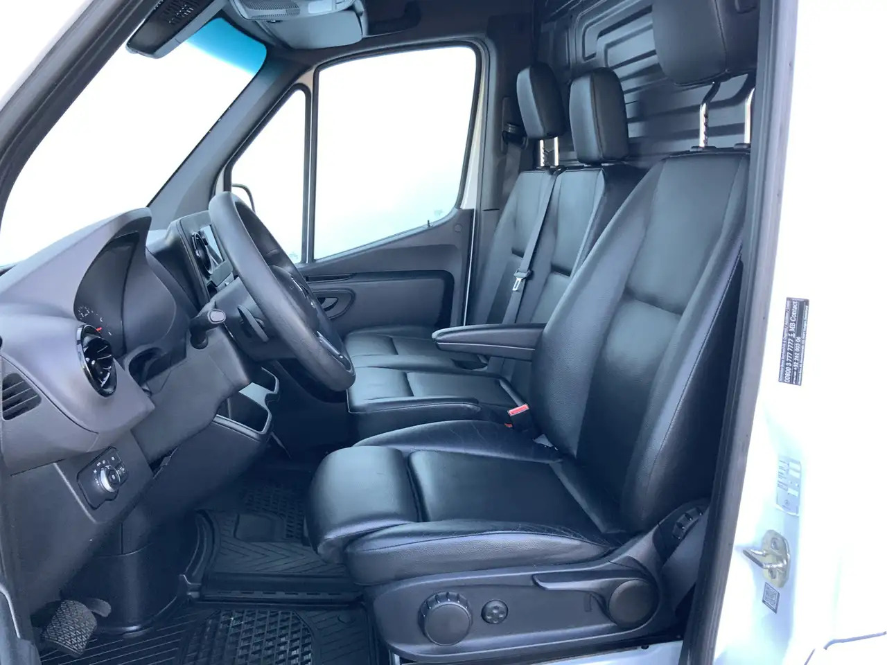 Mercedes-Benz Sprinter 319 3.0 CDI L2H2 Automaat Airco Navi Cruise Leer 3 - Furgon: slika Mercedes-Benz Sprinter 319 3.0 CDI L2H2 Automaat Airco Navi Cruise Leer 3 - Furgon Mercedes-Benz Sprinter 319 3.0 CDI L2H2 Automaat Airco Navi Cruise Leer 3 - Furgon: slika Mercedes-Benz Sprinter 319 3.0 CDI L2H2 Automaat Airco Navi Cruise Leer 3 - Furgon
