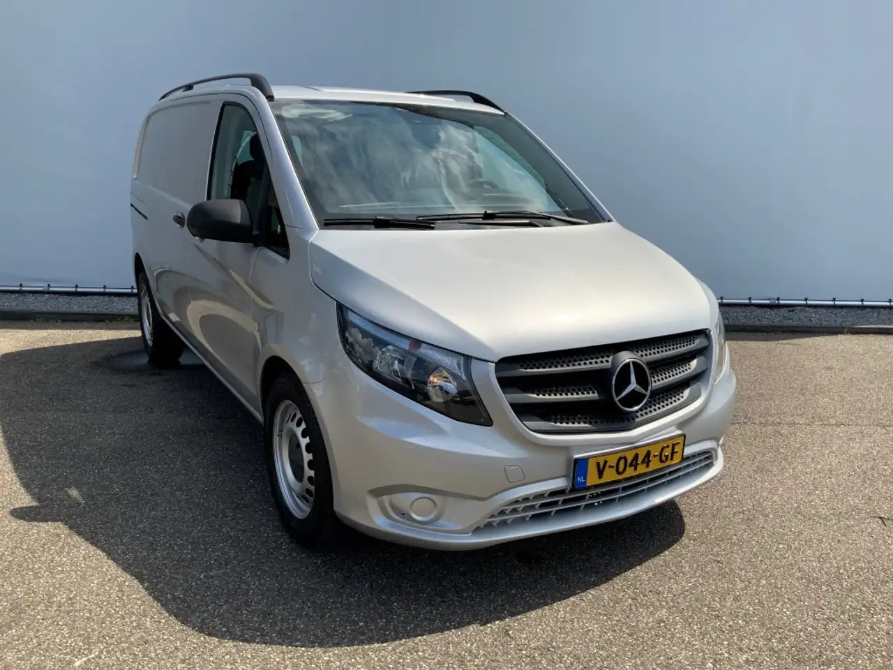 Mercedes-Benz Vito 114 CDI 4X4 Automaat Airco Cruise Trekhaak 2500 kg - Furgon: slika Mercedes-Benz Vito 114 CDI 4X4 Automaat Airco Cruise Trekhaak 2500 kg - Furgon Mercedes-Benz Vito 114 CDI 4X4 Automaat Airco Cruise Trekhaak 2500 kg - Furgon: slika Mercedes-Benz Vito 114 CDI 4X4 Automaat Airco Cruise Trekhaak 2500 kg - Furgon