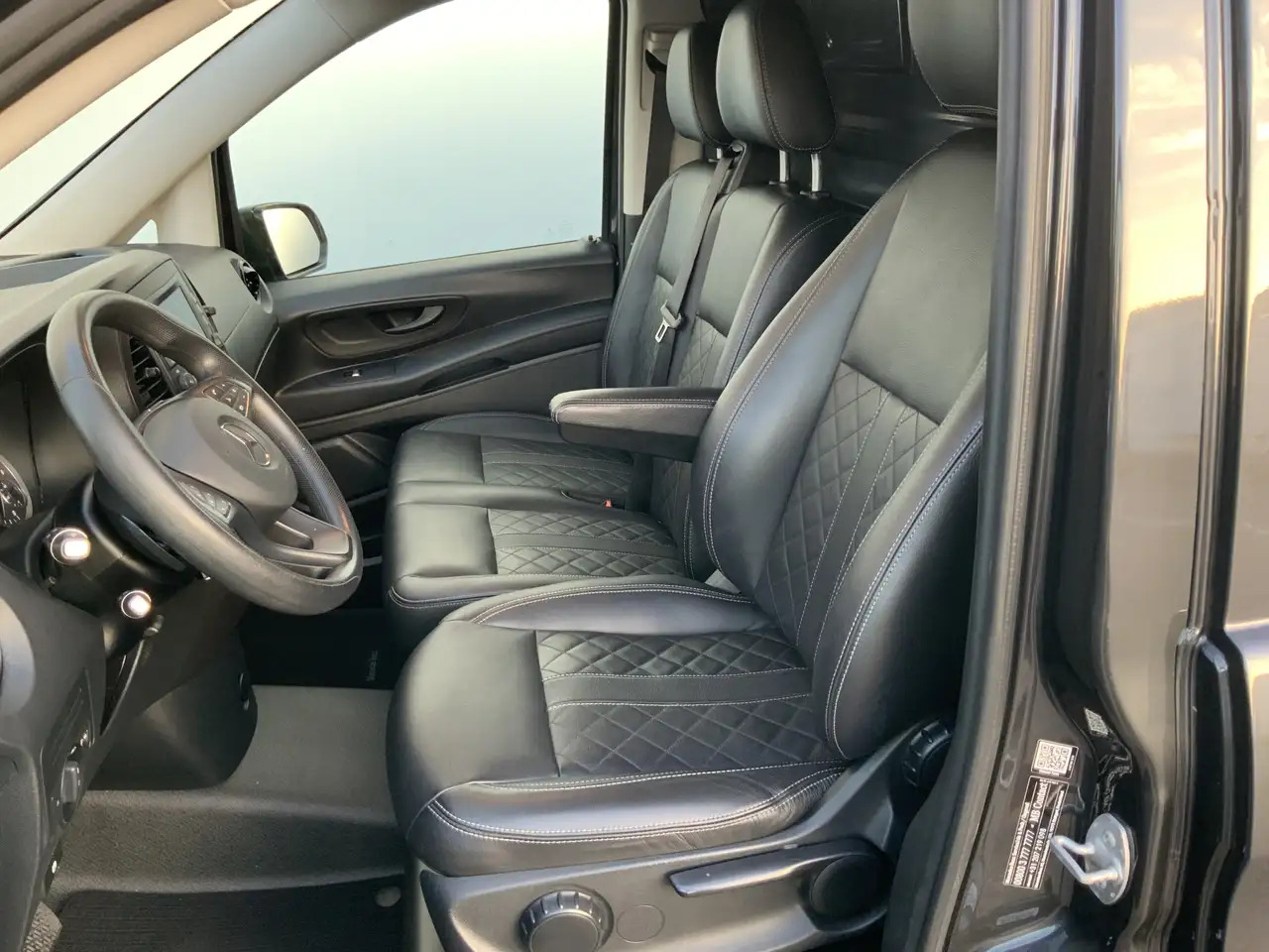 Mercedes-Benz Vito 114 CDI L3 autom. 20 inch , Leer - Furgon: slika Mercedes-Benz Vito 114 CDI L3 autom. 20 inch , Leer - Furgon Mercedes-Benz Vito 114 CDI L3 autom. 20 inch , Leer - Furgon: slika Mercedes-Benz Vito 114 CDI L3 autom. 20 inch , Leer - Furgon