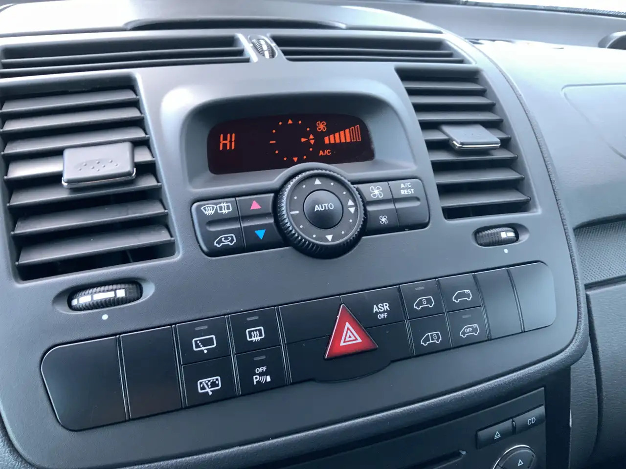 Mercedes-Benz Vito 122 CDI 320 Automaat Airco 2 Zits Leer Trekhaak 20 - Furgon: slika Mercedes-Benz Vito 122 CDI 320 Automaat Airco 2 Zits Leer Trekhaak 20 - Furgon Mercedes-Benz Vito 122 CDI 320 Automaat Airco 2 Zits Leer Trekhaak 20 - Furgon: slika Mercedes-Benz Vito 122 CDI 320 Automaat Airco 2 Zits Leer Trekhaak 20 - Furgon