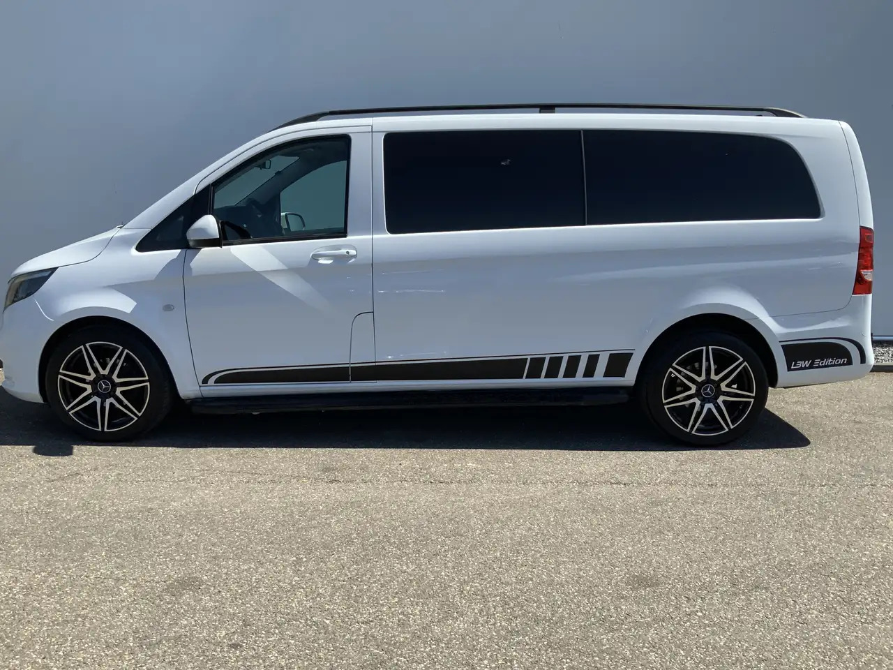 Mercedes-Benz Vito Tourer XL 114 CDI Autom. Airco Cruise Camera Alu V - Furgon: slika Mercedes-Benz Vito Tourer XL 114 CDI Autom. Airco Cruise Camera Alu V - Furgon Mercedes-Benz Vito Tourer XL 114 CDI Autom. Airco Cruise Camera Alu V - Furgon: slika Mercedes-Benz Vito Tourer XL 114 CDI Autom. Airco Cruise Camera Alu V - Furgon