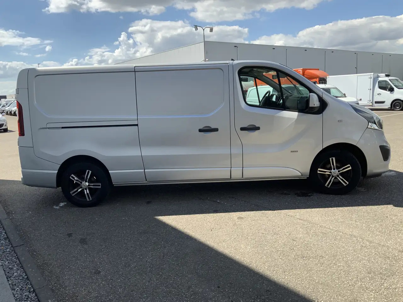 Opel Vivaro 1.6 CDTI L2H1 Sport EcoFlex (MOTOR DEFECT !!!!)Air - Furgon: slika Opel Vivaro 1.6 CDTI L2H1 Sport EcoFlex (MOTOR DEFECT !!!!)Air - Furgon Opel Vivaro 1.6 CDTI L2H1 Sport EcoFlex (MOTOR DEFECT !!!!)Air - Furgon: slika Opel Vivaro 1.6 CDTI L2H1 Sport EcoFlex (MOTOR DEFECT !!!!)Air - Furgon