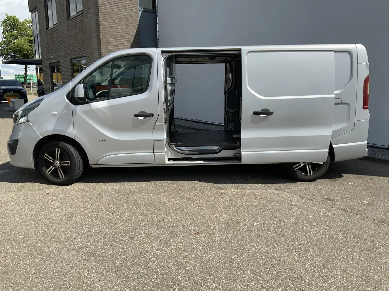 Opel Vivaro 1.6 CDTI L2H1 Sport EcoFlex (MOTOR DEFECT !!!!)Air - Furgon: slika Opel Vivaro 1.6 CDTI L2H1 Sport EcoFlex (MOTOR DEFECT !!!!)Air - Furgon Opel Vivaro 1.6 CDTI L2H1 Sport EcoFlex (MOTOR DEFECT !!!!)Air - Furgon: slika Opel Vivaro 1.6 CDTI L2H1 Sport EcoFlex (MOTOR DEFECT !!!!)Air - Furgon