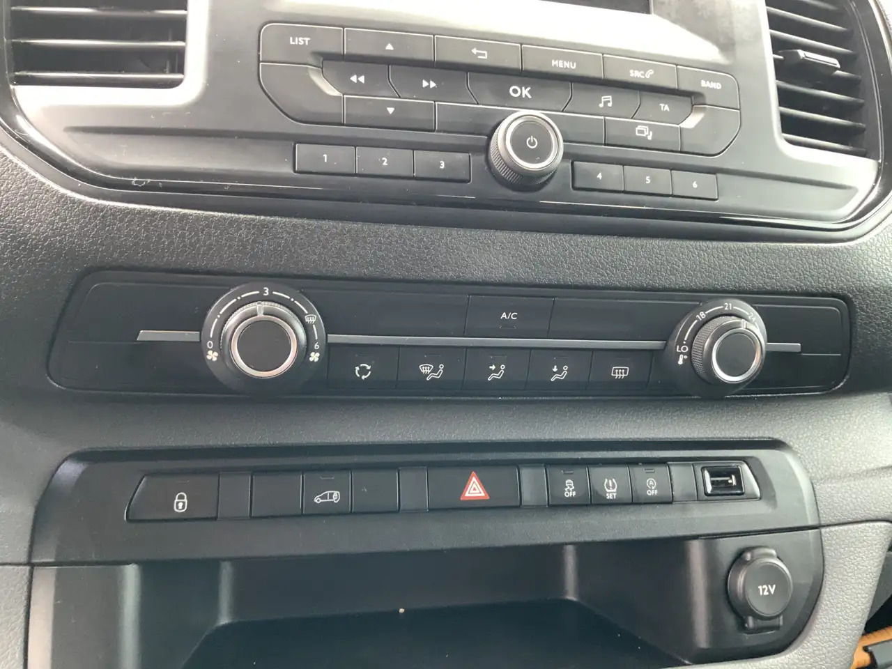 Peugeot Expert 227C 2.0 BlueHDI 150 Premium Pack Airco Cruise Cam - Furgon: slika Peugeot Expert 227C 2.0 BlueHDI 150 Premium Pack Airco Cruise Cam - Furgon Peugeot Expert 227C 2.0 BlueHDI 150 Premium Pack Airco Cruise Cam - Furgon: slika Peugeot Expert 227C 2.0 BlueHDI 150 Premium Pack Airco Cruise Cam - Furgon