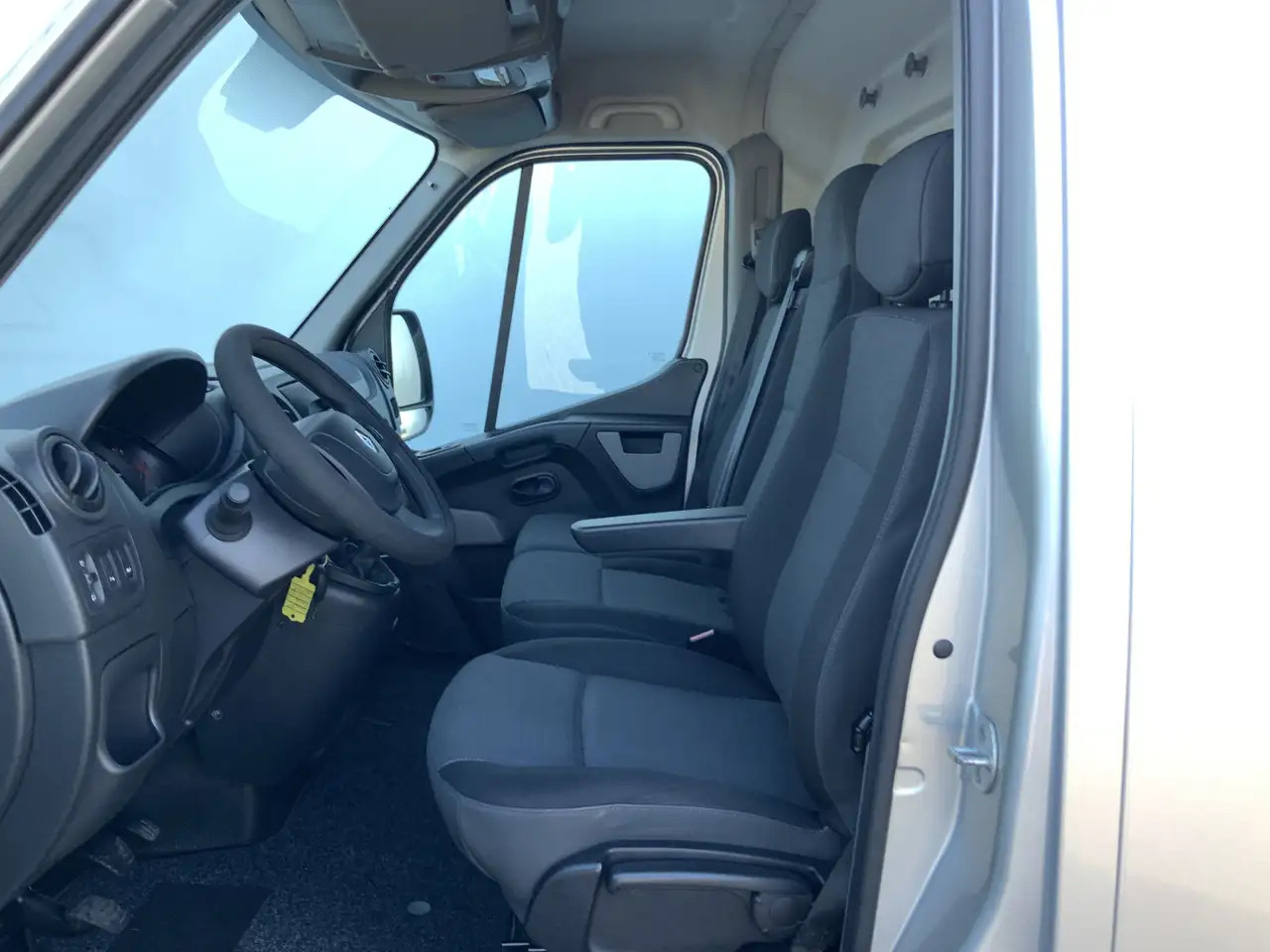 Renault Master T33 2.3 dCi L1H1Airco Cruise 3 Zits Trekhaak 2500 - Furgon: slika Renault Master T33 2.3 dCi L1H1Airco Cruise 3 Zits Trekhaak 2500 - Furgon Renault Master T33 2.3 dCi L1H1Airco Cruise 3 Zits Trekhaak 2500 - Furgon: slika Renault Master T33 2.3 dCi L1H1Airco Cruise 3 Zits Trekhaak 2500 - Furgon
