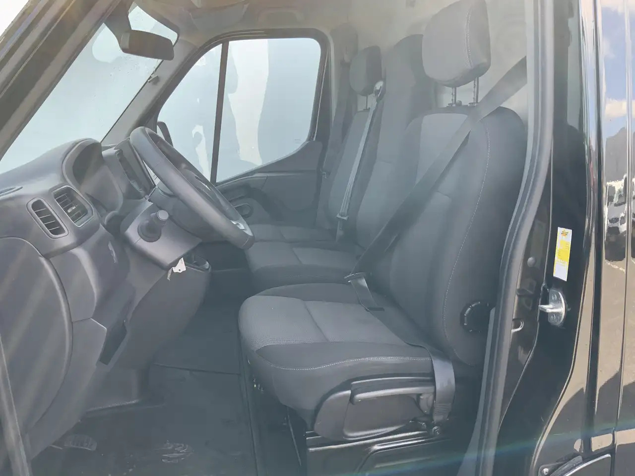 Renault Master T35 2.3 dCi 135 L2H2 Airco Cruise 3 Zits Camera Eu - Furgon: slika Renault Master T35 2.3 dCi 135 L2H2 Airco Cruise 3 Zits Camera Eu - Furgon Renault Master T35 2.3 dCi 135 L2H2 Airco Cruise 3 Zits Camera Eu - Furgon: slika Renault Master T35 2.3 dCi 135 L2H2 Airco Cruise 3 Zits Camera Eu - Furgon