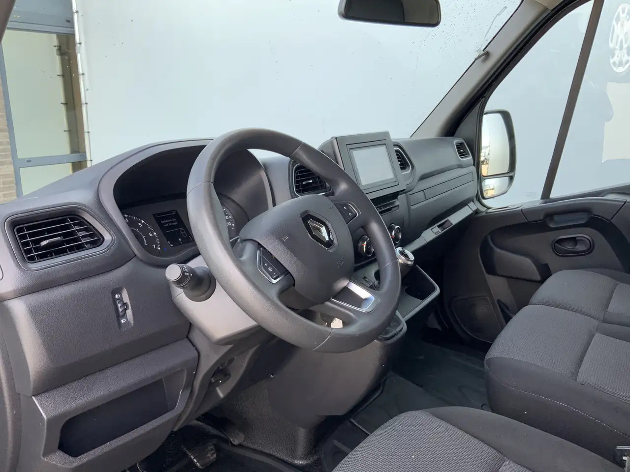 Renault Master T35 2.3 dCi 135 L2H2 Airco Cruise 3 Zits Camera Eu - Furgon: slika Renault Master T35 2.3 dCi 135 L2H2 Airco Cruise 3 Zits Camera Eu - Furgon Renault Master T35 2.3 dCi 135 L2H2 Airco Cruise 3 Zits Camera Eu - Furgon: slika Renault Master T35 2.3 dCi 135 L2H2 Airco Cruise 3 Zits Camera Eu - Furgon