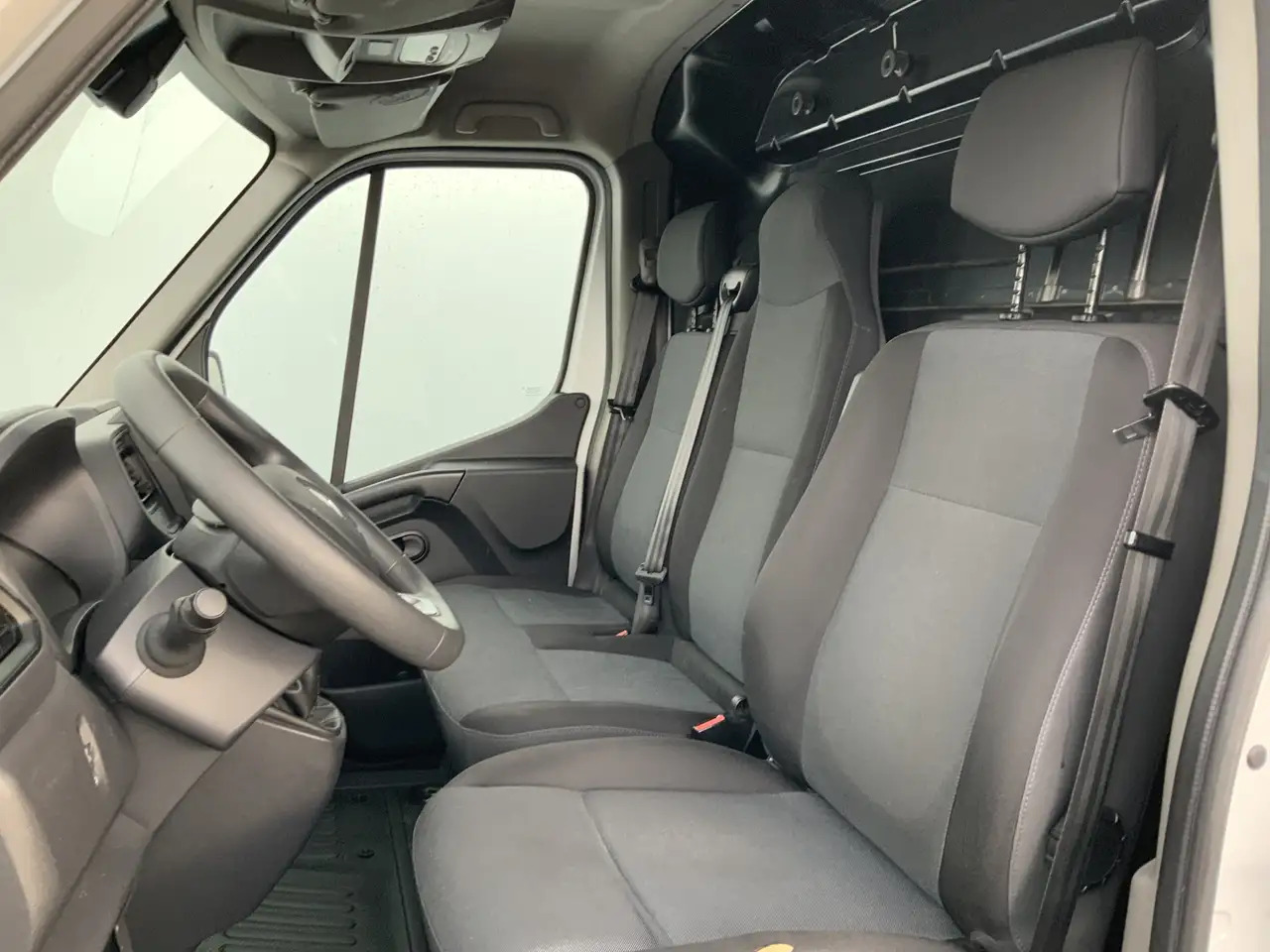 Renault Master T35 2.3 dCi 135 L2H2 Airco Cruise 3 Zits Camera Na - Furgon: slika Renault Master T35 2.3 dCi 135 L2H2 Airco Cruise 3 Zits Camera Na - Furgon Renault Master T35 2.3 dCi 135 L2H2 Airco Cruise 3 Zits Camera Na - Furgon: slika Renault Master T35 2.3 dCi 135 L2H2 Airco Cruise 3 Zits Camera Na - Furgon