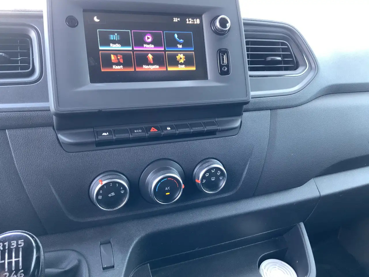 Renault Master T35 2.3 dCi 135 L2H2 Airco Cruise Navi Side Bar Ca - Furgon: slika Renault Master T35 2.3 dCi 135 L2H2 Airco Cruise Navi Side Bar Ca - Furgon Renault Master T35 2.3 dCi 135 L2H2 Airco Cruise Navi Side Bar Ca - Furgon: slika Renault Master T35 2.3 dCi 135 L2H2 Airco Cruise Navi Side Bar Ca - Furgon