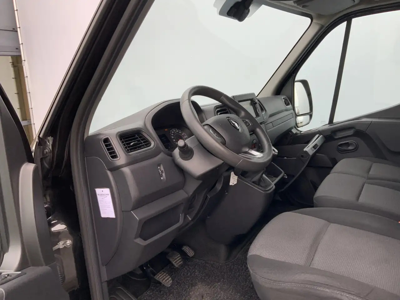 Renault Master T35 2.3 dCi 150 L2H2 Airco Cruise 3 Zits Camera Tr - Furgon: slika Renault Master T35 2.3 dCi 150 L2H2 Airco Cruise 3 Zits Camera Tr - Furgon Renault Master T35 2.3 dCi 150 L2H2 Airco Cruise 3 Zits Camera Tr - Furgon: slika Renault Master T35 2.3 dCi 150 L2H2 Airco Cruise 3 Zits Camera Tr - Furgon