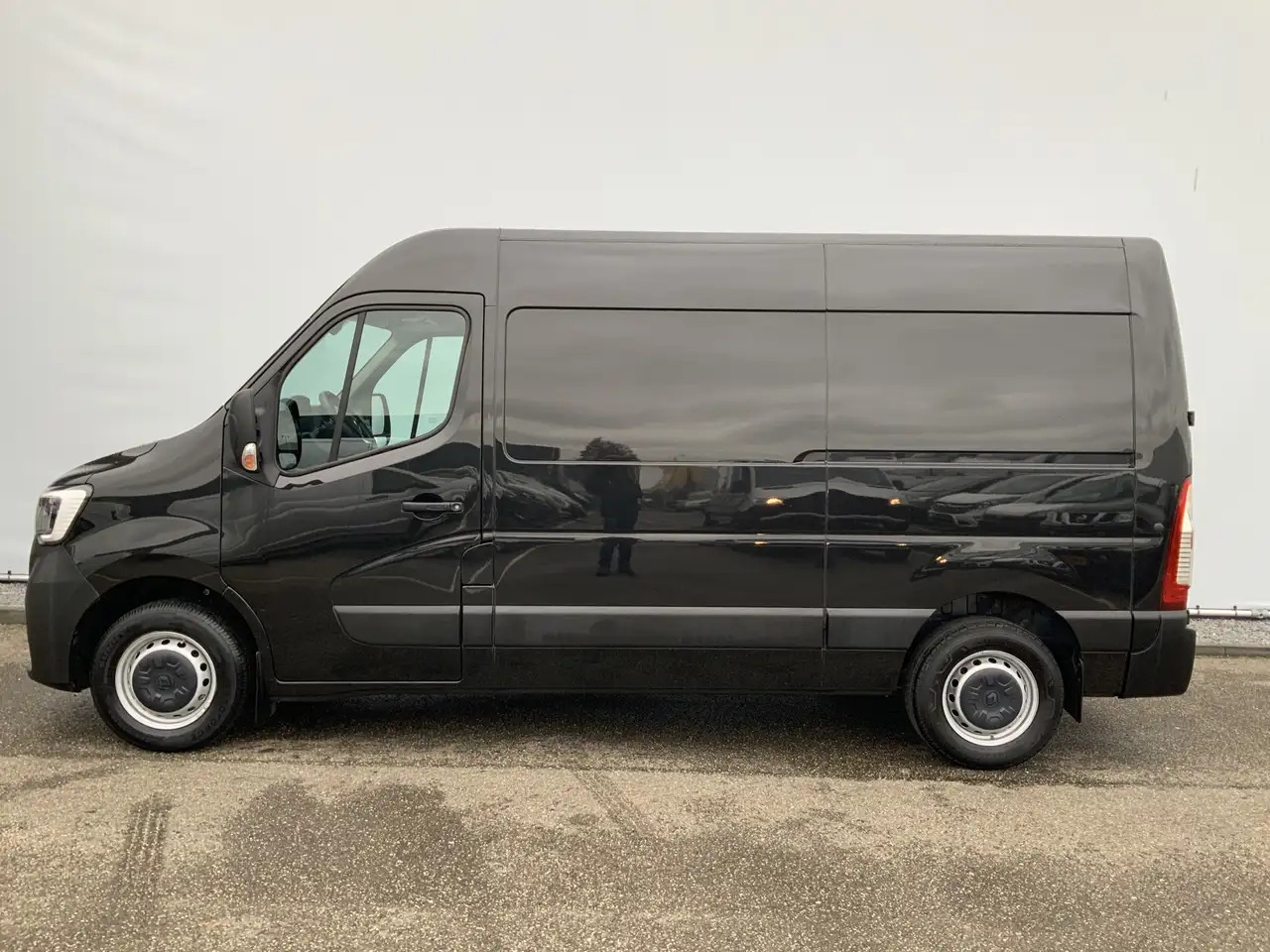 Renault Master T35 2.3 dCi 150 L2H2 Airco Cruise Camera 3 Zits Na - Furgon: slika Renault Master T35 2.3 dCi 150 L2H2 Airco Cruise Camera 3 Zits Na - Furgon Renault Master T35 2.3 dCi 150 L2H2 Airco Cruise Camera 3 Zits Na - Furgon: slika Renault Master T35 2.3 dCi 150 L2H2 Airco Cruise Camera 3 Zits Na - Furgon