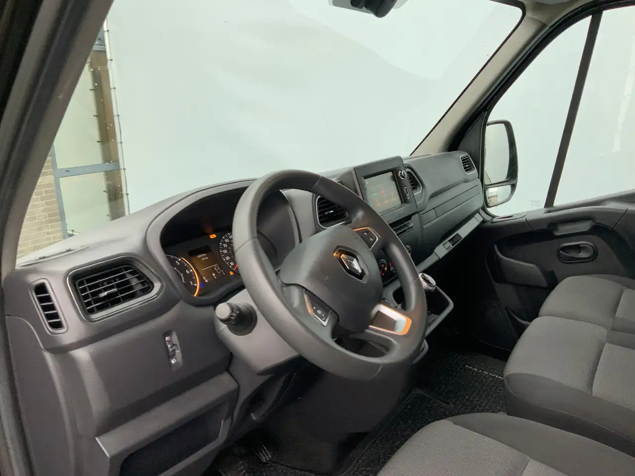 Renault Master T35 2.3 dCi 150 L2H2 Airco Cruise Camera 3 Zits Na - Furgon: slika Renault Master T35 2.3 dCi 150 L2H2 Airco Cruise Camera 3 Zits Na - Furgon Renault Master T35 2.3 dCi 150 L2H2 Airco Cruise Camera 3 Zits Na - Furgon: slika Renault Master T35 2.3 dCi 150 L2H2 Airco Cruise Camera 3 Zits Na - Furgon