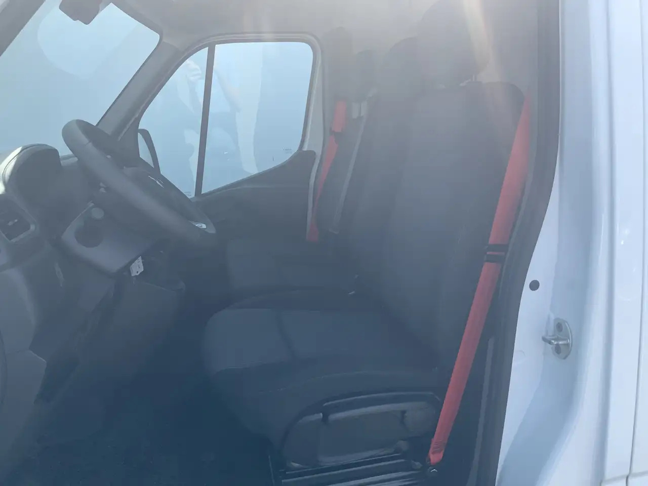 Renault Master T35 2.3 dCi 150 L2H2 Energy Work Edition Airco Cru - Furgon: slika Renault Master T35 2.3 dCi 150 L2H2 Energy Work Edition Airco Cru - Furgon Renault Master T35 2.3 dCi 150 L2H2 Energy Work Edition Airco Cru - Furgon: slika Renault Master T35 2.3 dCi 150 L2H2 Energy Work Edition Airco Cru - Furgon